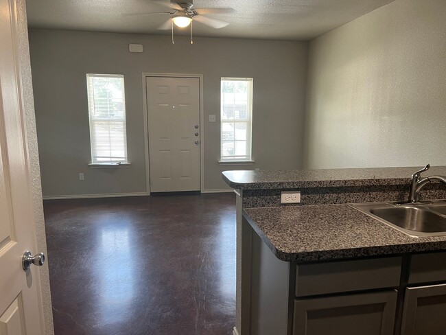 Building Photo - ASK ABOUT OUR MOVE IN SPECIAL!!!! FOR LEAS...