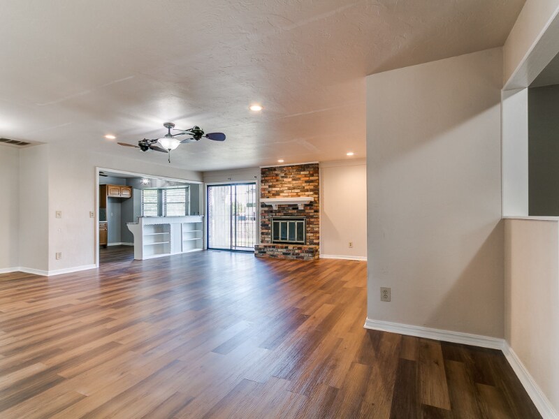 Building Photo - 6428 N Harvard Ave