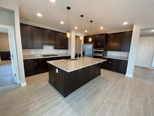 Building Photo - 1560 W Avenida Del Valle