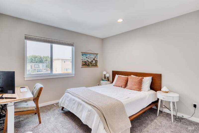 Building Photo - 1645 E 3rd St