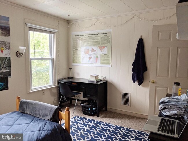 Building Photo - 728 W Railroad Ave