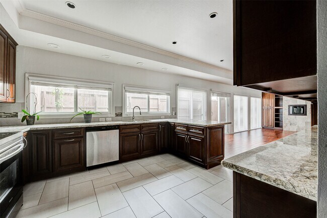 Building Photo - 201 Vanderpool Ln