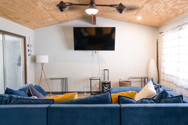 Building Photo - 105 21st Ave