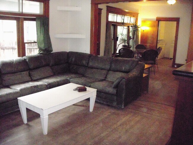 Building Photo - Charming, Spacious Rental in Old Town Fort Collins | Avail. 08/01/2026