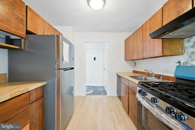 Building Photo - 2500 N Van Dorn St
