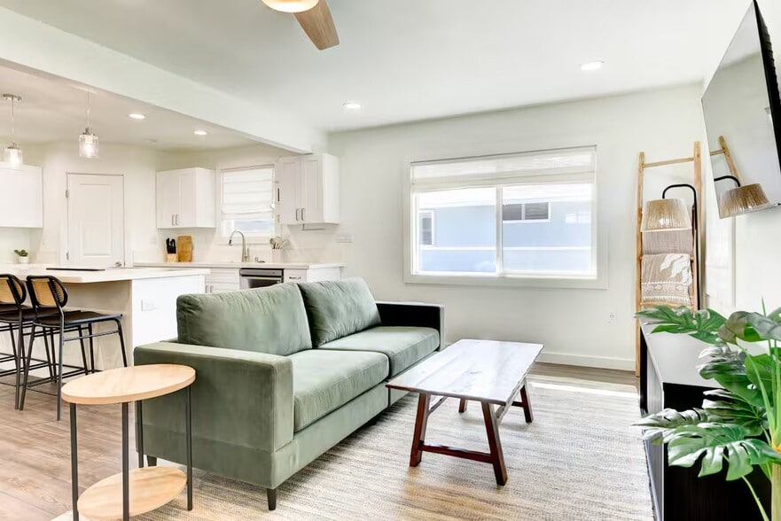 Building Photo - 1235 Manulani St