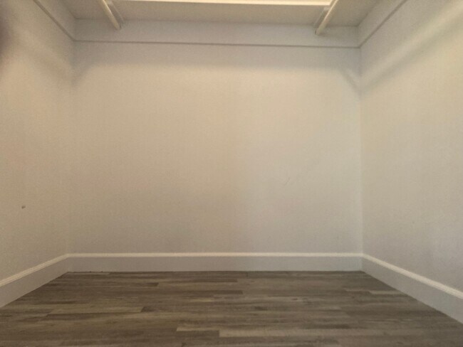 Building Photo - 1229 Eastridge Dr