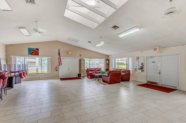 Building Photo - 1240 Summit Pl Cir