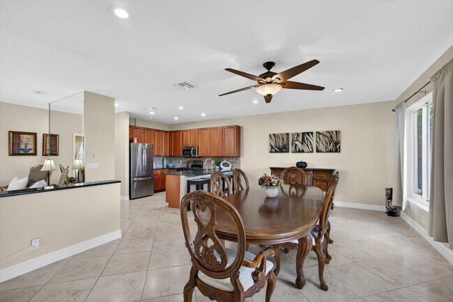 Building Photo - 8400 Heritage Club Dr