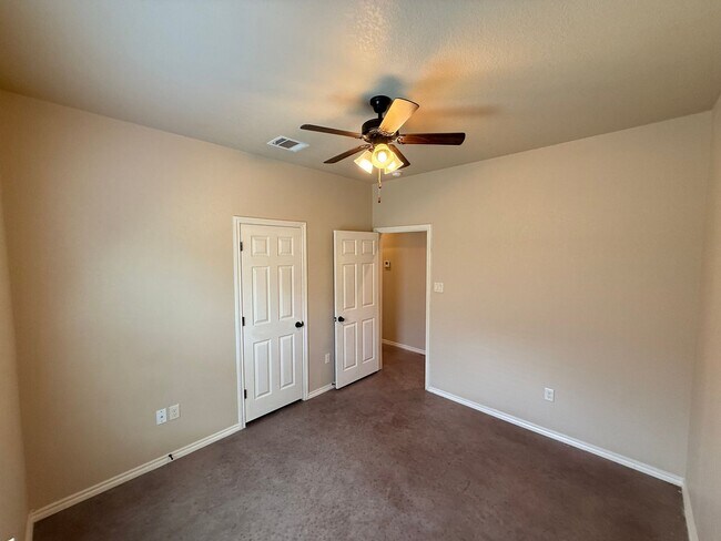 Building Photo - 2530-2532-2532 Pahmeyer Rd