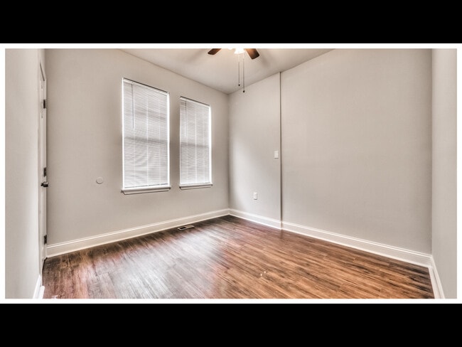 Building Photo - 810 Brooks Ln