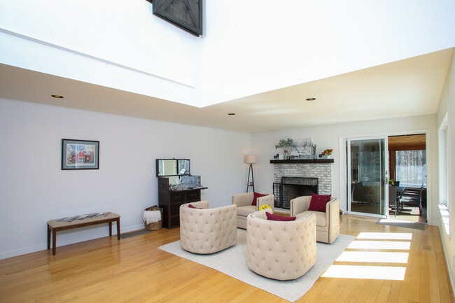 Building Photo - 23 Cross Rd