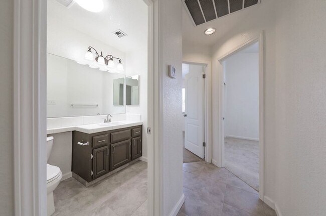 Building Photo - 6118 Autumn Crest Dr