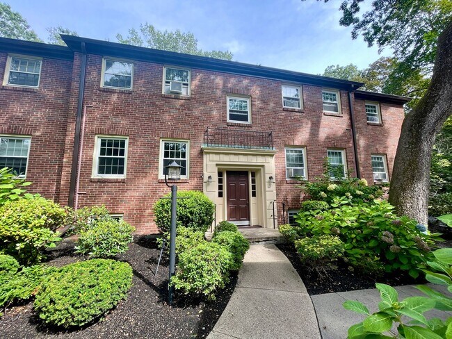 Building Photo - Luxury 2Bed / 1Bath in Newton's Waban Neig...