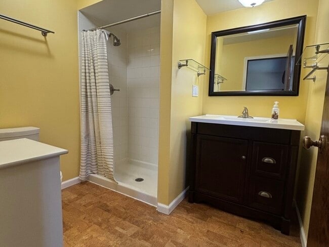 Building Photo - 4705 Elm St