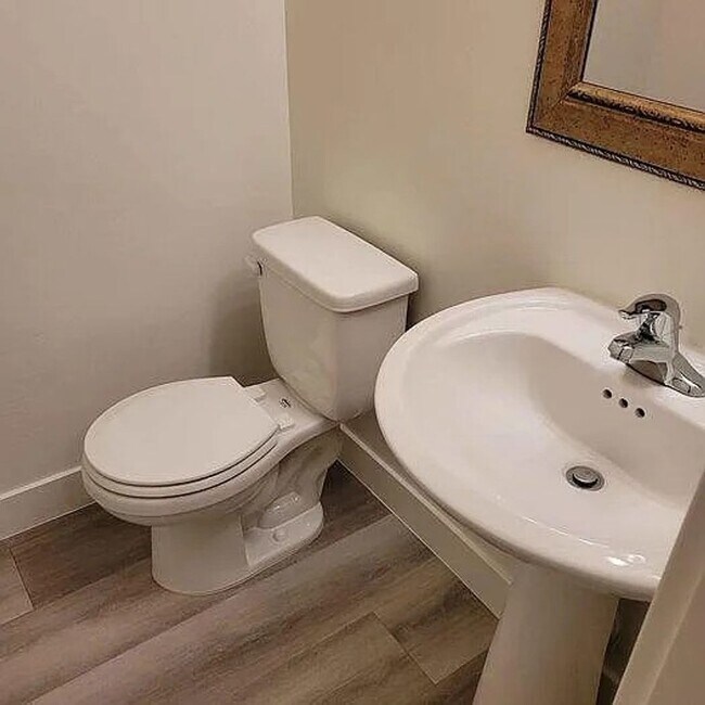 Building Photo - End Unit 4 Bedroom Townhome