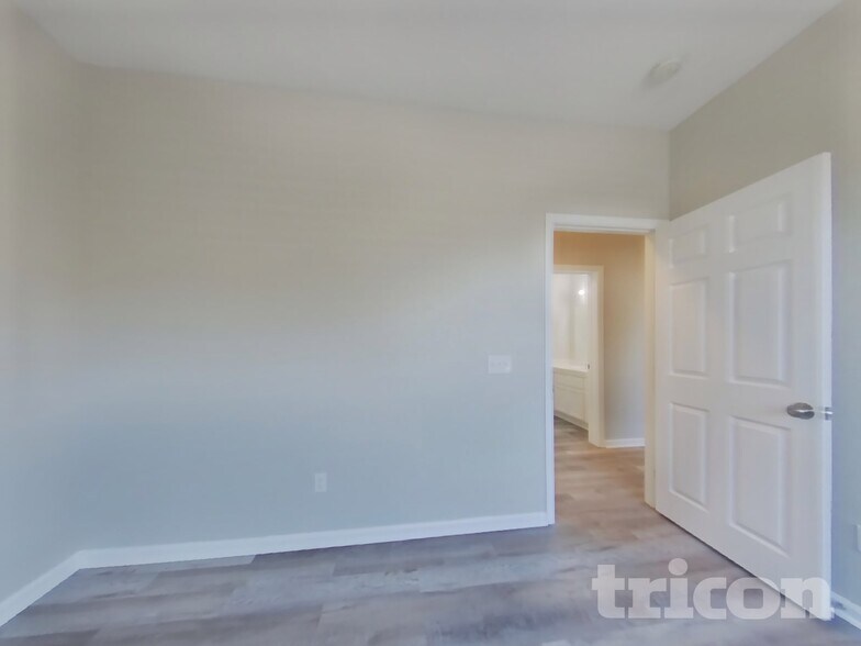 Building Photo - 757 Pino Ave