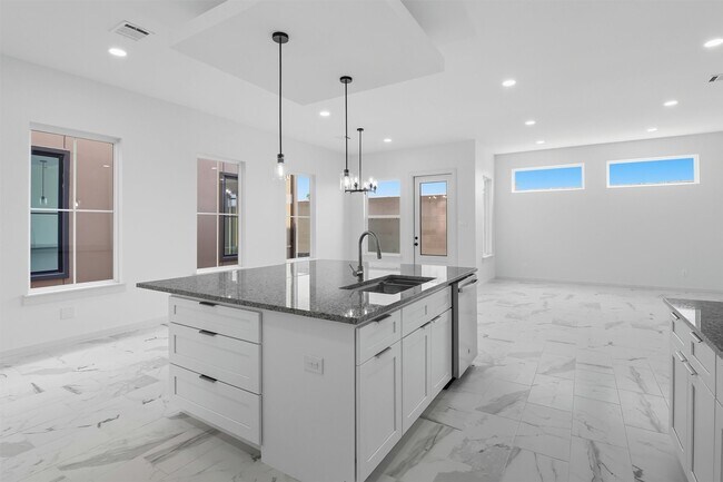 Building Photo - 2927 El Fenice Ln