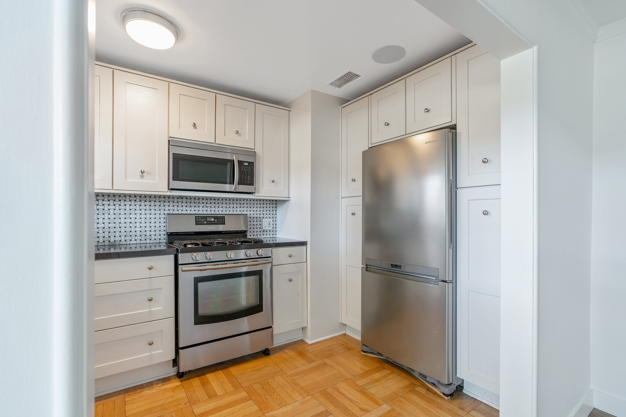 Building Photo - 5146 Village Grn