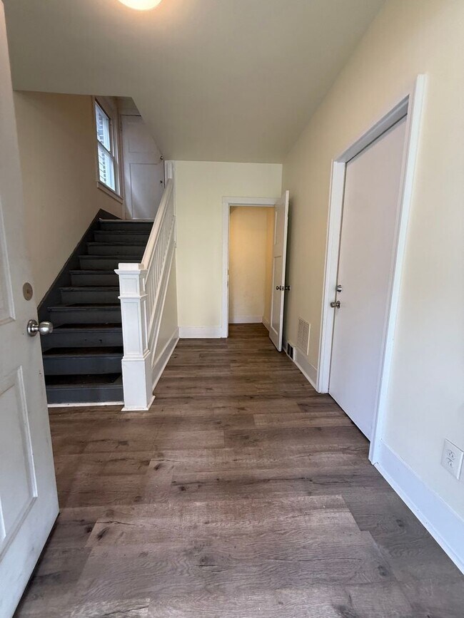Building Photo - Updated 1-BR Apartment Now Available in Munhall/Homestead!