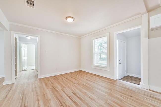 Building Photo - 706 Azalea St