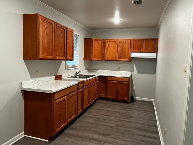 Building Photo - 1909 McCall St