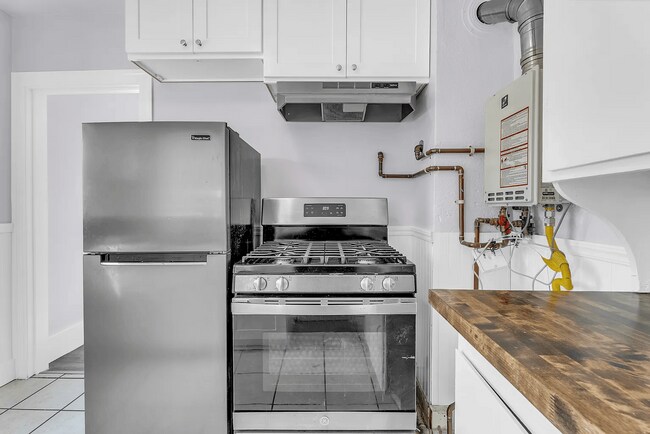 Building Photo - 840 55th St
