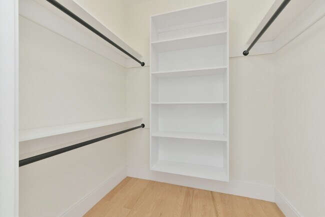 Building Photo - 219 Paris St