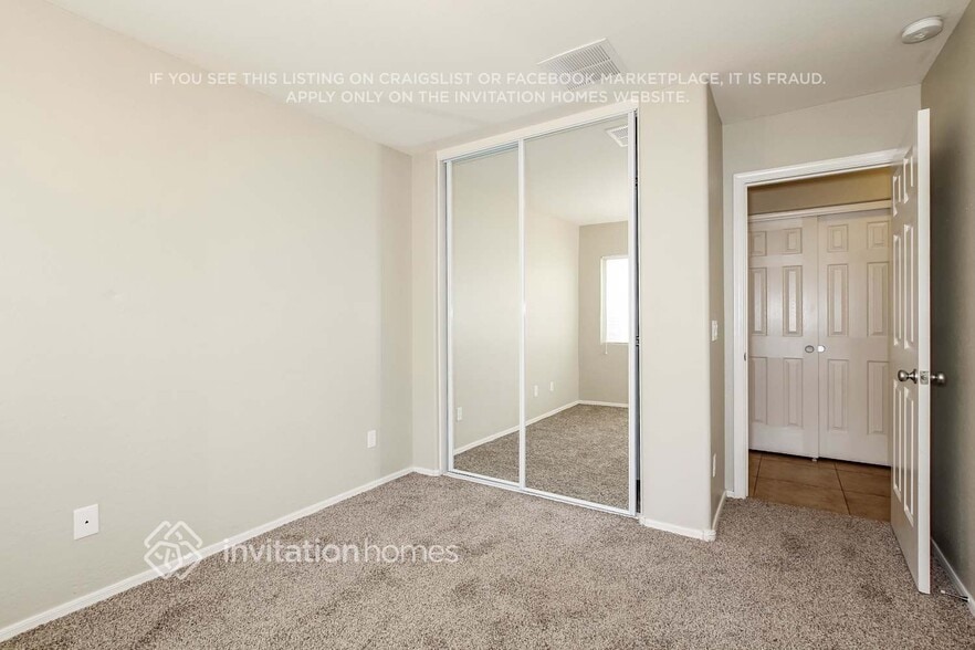 Building Photo - 9049 N 115th Dr