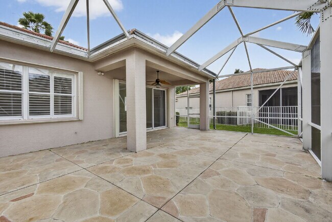 Building Photo - Beautiful & Spacious 3 Bedroom and 2 Bathroom with 2 Car garage and covered patio Home in West Pa...