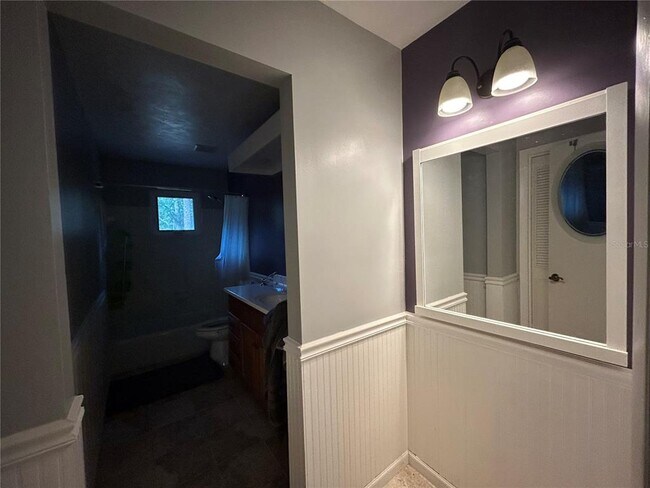 Building Photo - 608 SW 80th Blvd