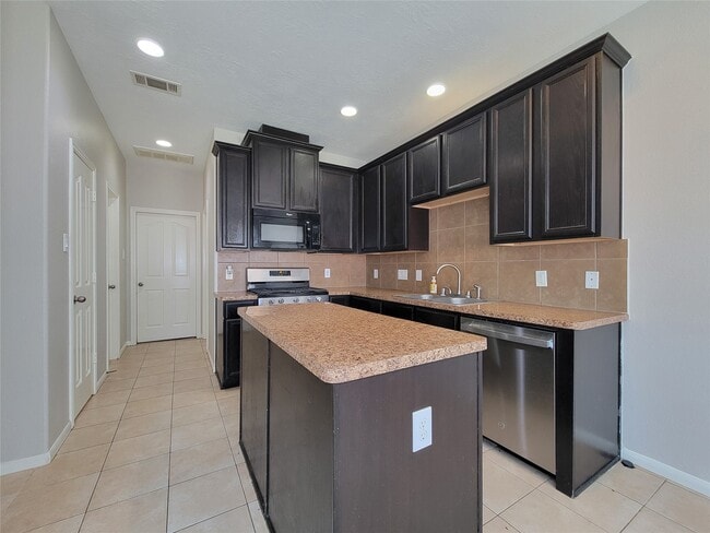 Building Photo - 17146 Amarose Dr