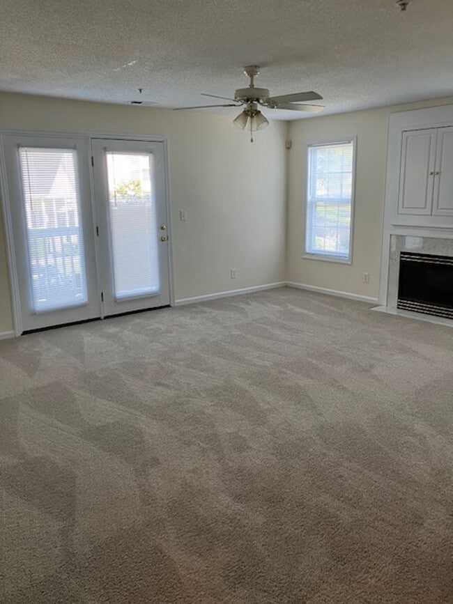 Building Photo - 904 Litchfield Way