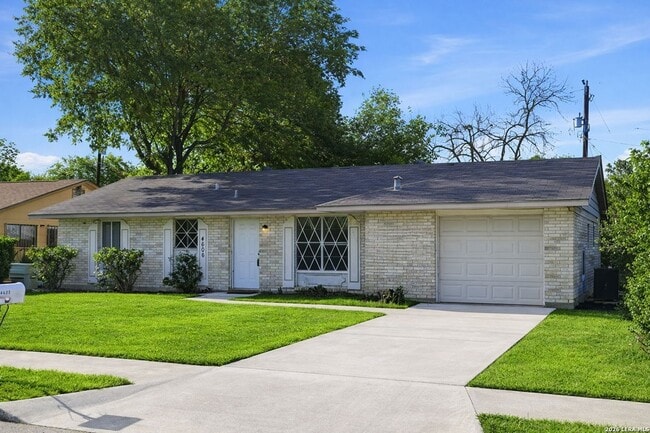 Building Photo - 4606 Hollyspring Dr