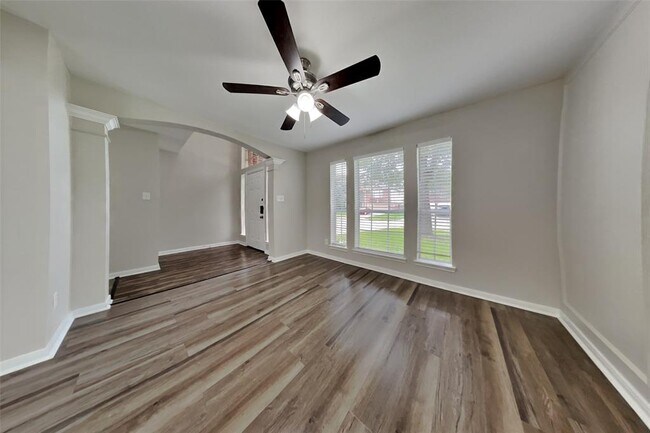 Building Photo - 728 Pateway Ct