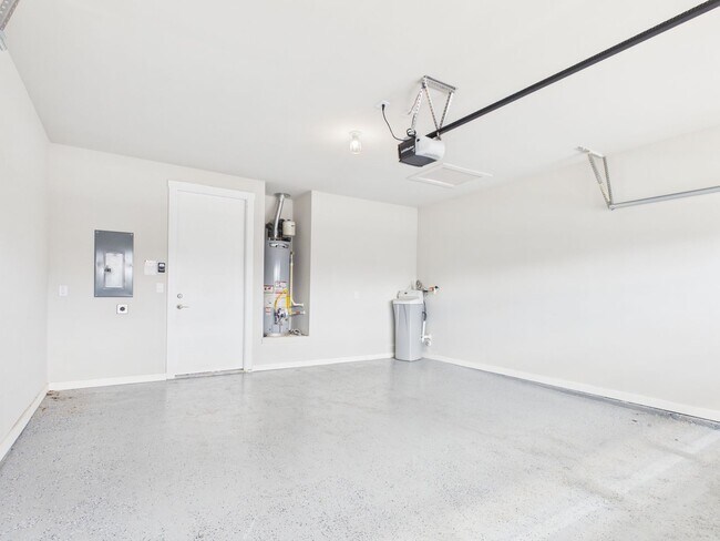 Building Photo - Beautiful Bar W Ranch Home – Hill Country Charm with Modern Comforts