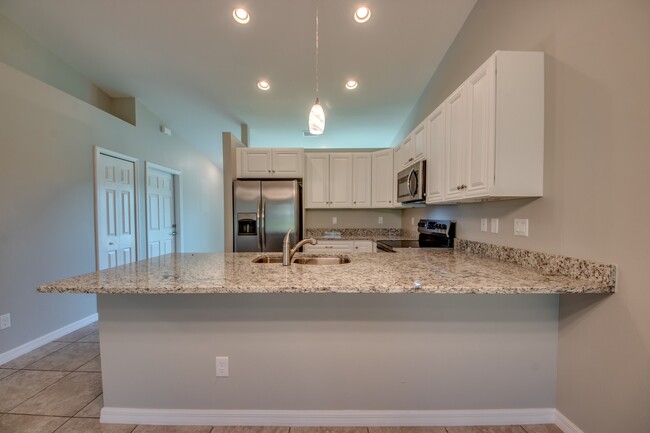 Building Photo - 3018-3020 SW 15th Pl