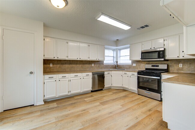 Building Photo - 18418 Arbormont Dr