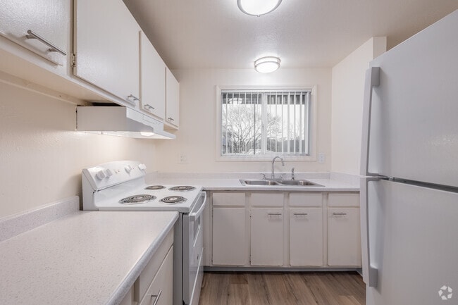 Interior Photo - Colonial Villa Apartments