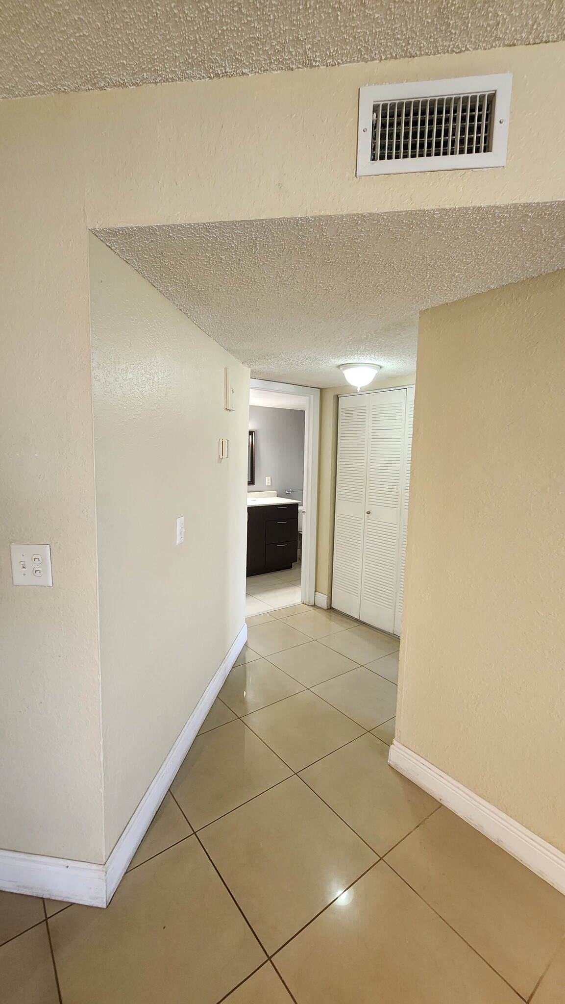 Building Photo - 8205 Lake Dr