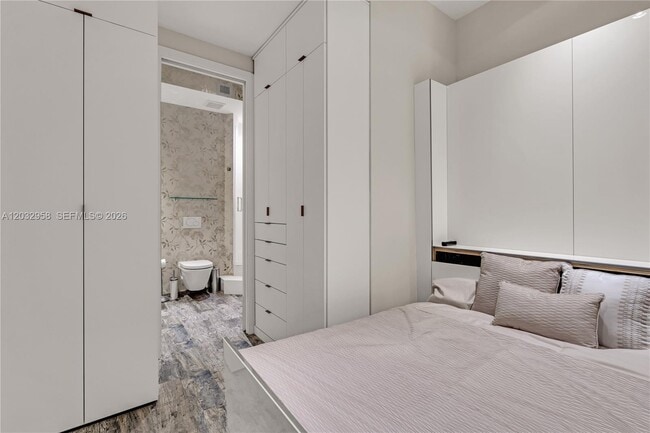 Building Photo - 900 Brickell Key Blvd