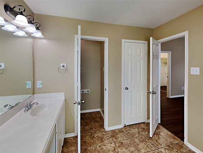 Building Photo - 1927 Makenna Ln