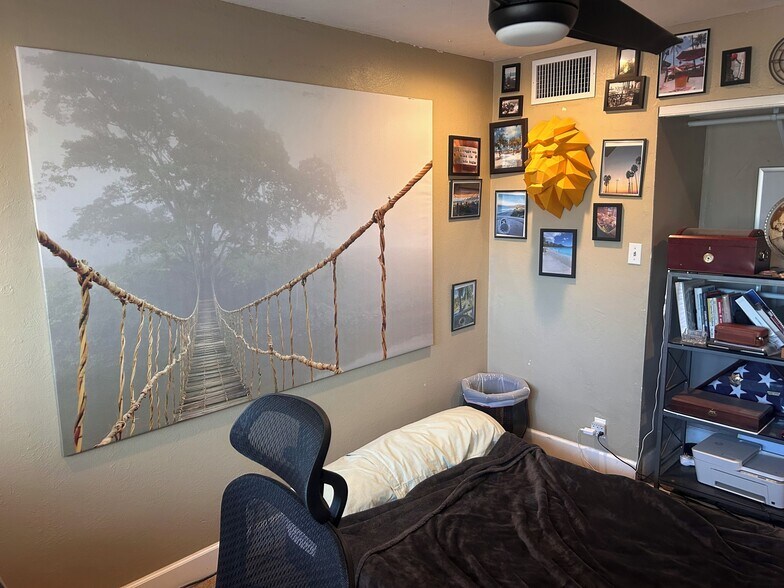 Building Photo - 6613 E Belleview St