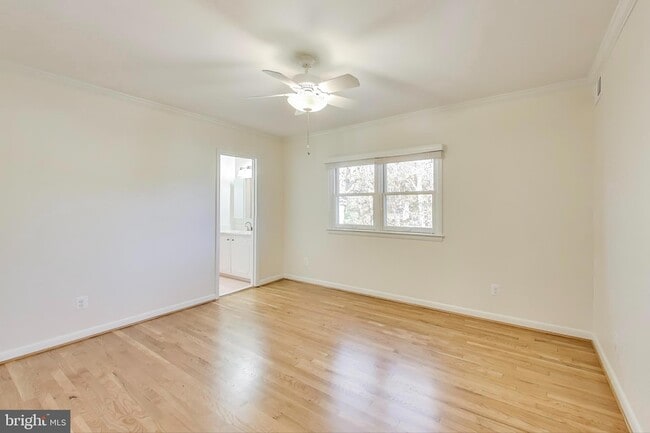 Building Photo - 4001 N Ridgeview Rd