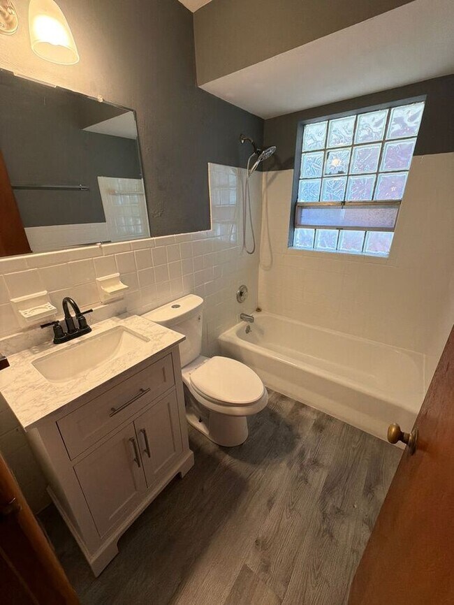 Building Photo - Charming 2-Bedroom First-Floor Apartment with Basement