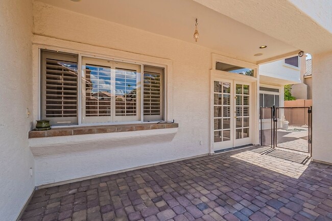 Building Photo - Welcome to your private Oasis!!