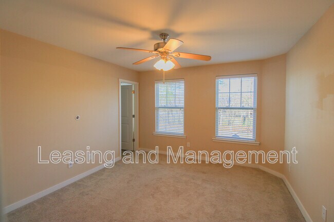 Building Photo - 4946 Ballantine Dr