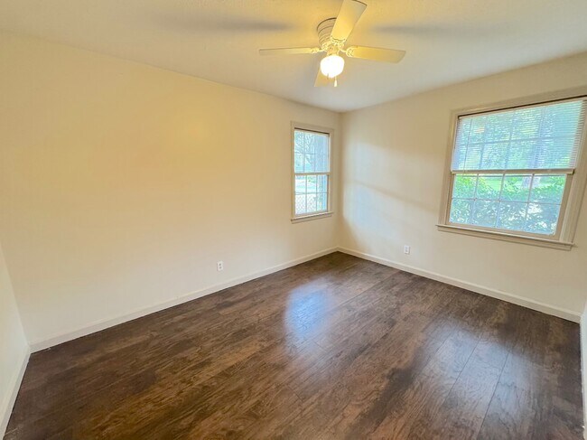 Building Photo - 106 Paradise Dr