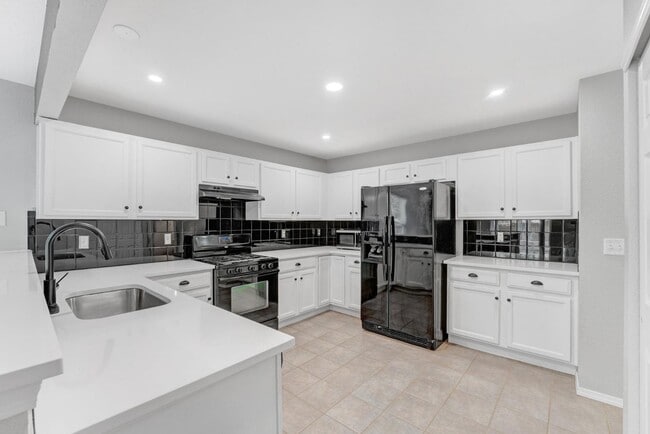 Building Photo - 6510 Stagecoach Ave