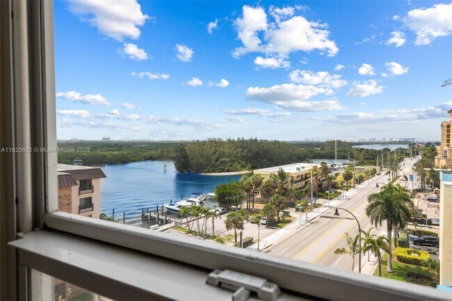 Building Photo - 3111 N Ocean Dr